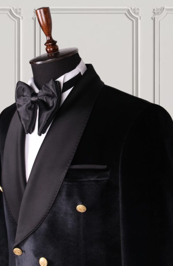 Classic Tuxedo Suit - Image 2