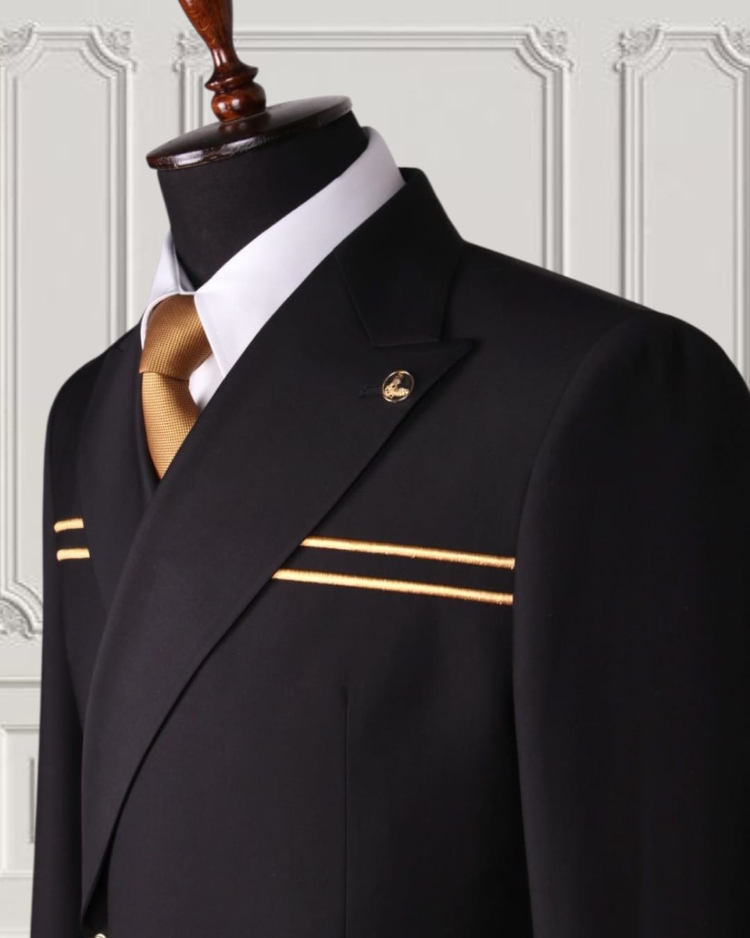 Classic Double-breasted Suit - Image 3